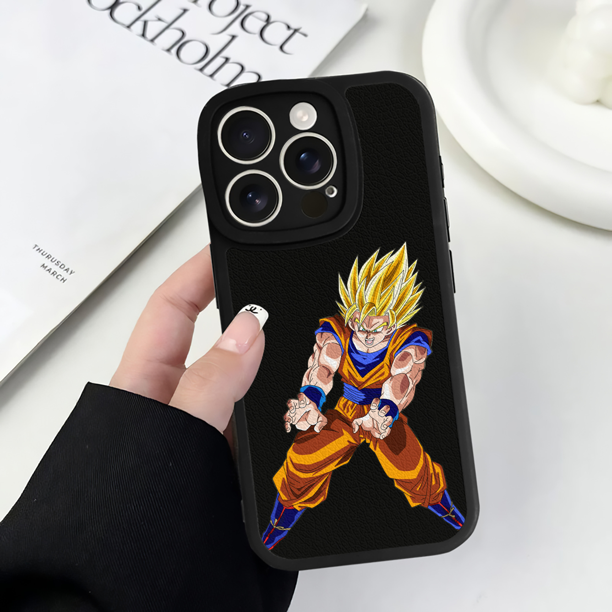 （画像用） ドラゴンボール 孫悟空（そん ごくう）Son Goku カカロット DRAGON BALL Kakarotto 【iPhone 16シリーズ対応】シリコンスマホケース（レザー調） 材質：シリコン